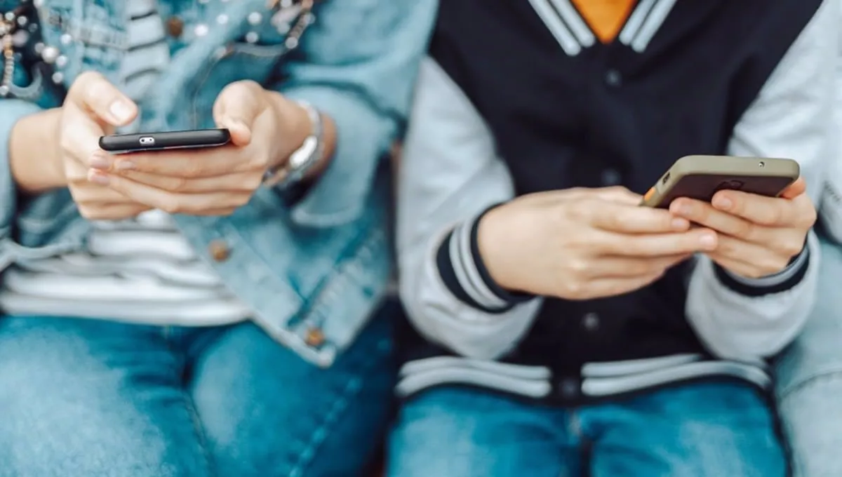 Adolescentes, adicción al teléfono, jóvenes, nuevas tecnologías, redes sociales (Foto: Europa Press)
