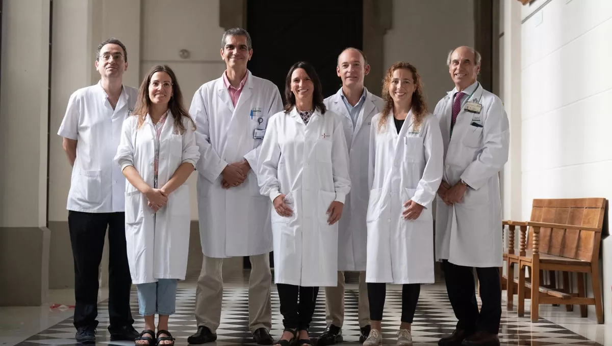 De izquierda a derecha, los investigadores del Hospital Clínic Idibaps Manel Juan, Fara Brasó Maristany, Julio Delgado, Sònia Guedan, Aleix Prat, Laura Angelats y Laureano Molins (Fuente: EP)