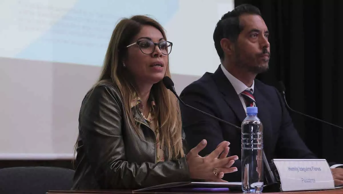 Los responsables de Neumocan, Hemily Izaguirre y Carlos Cabrera en el encuentro. (Foto: Ángel Medina)