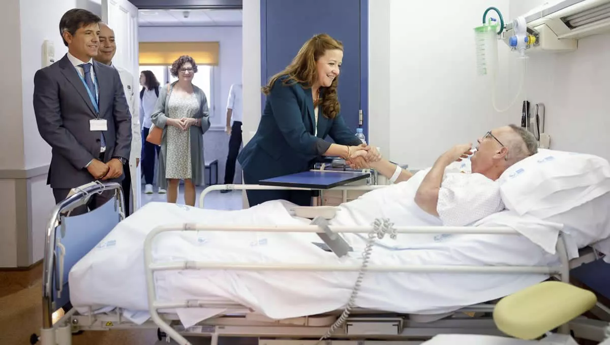 Fátima Matute, consejera de Sanidad de la Comunidad de Madrid, visita el Hospital Universitario Santa Cristina (Foto: CAM)