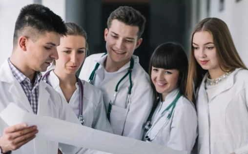 Empleo juvenil: el 15% de los profesionales sanitarios de nuestro país ya tiene menos de 30 años