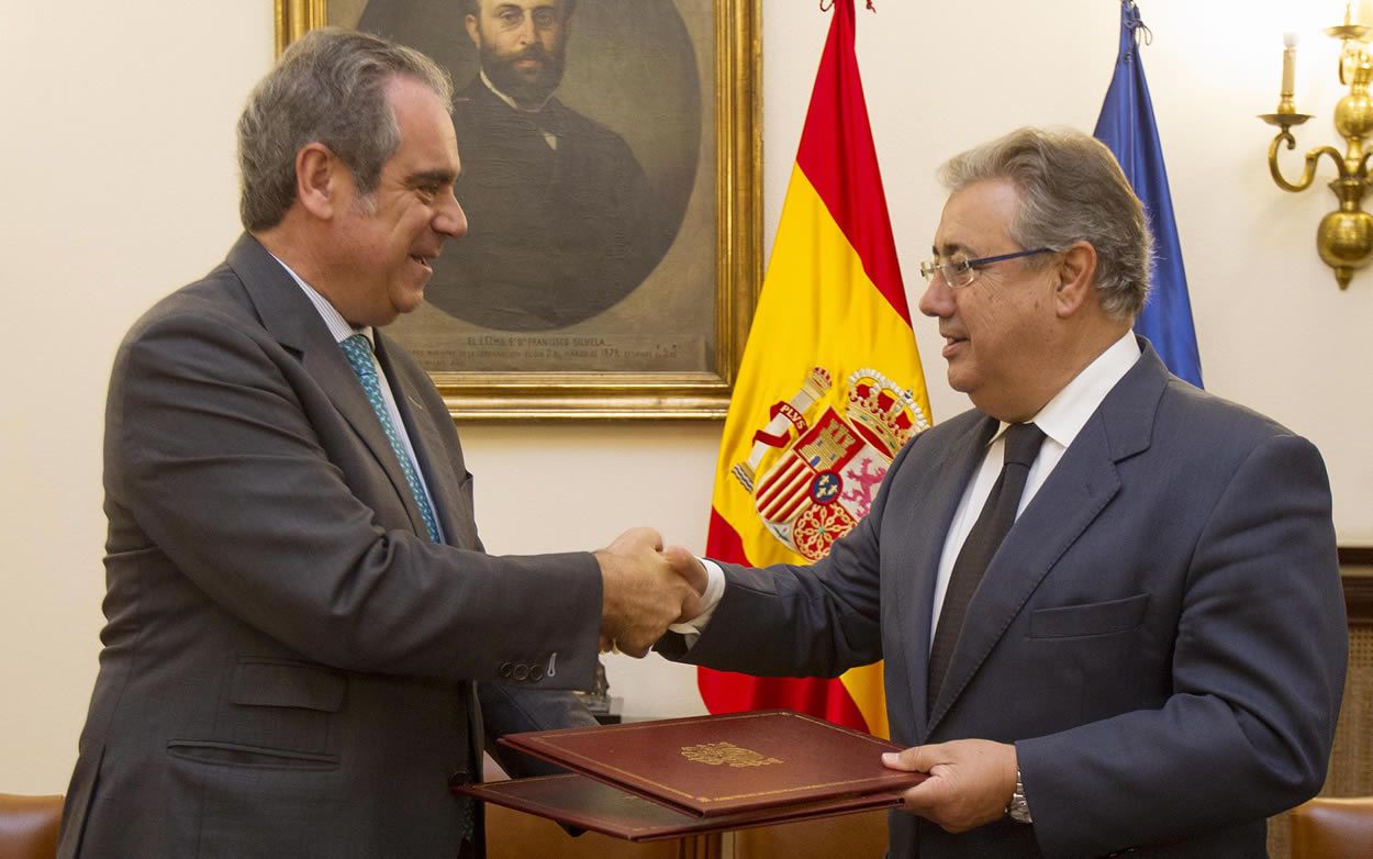 Jesús Aguilar, presidente del CGCF, junto a Juan Ignacio Zoido, ministro del Interior.