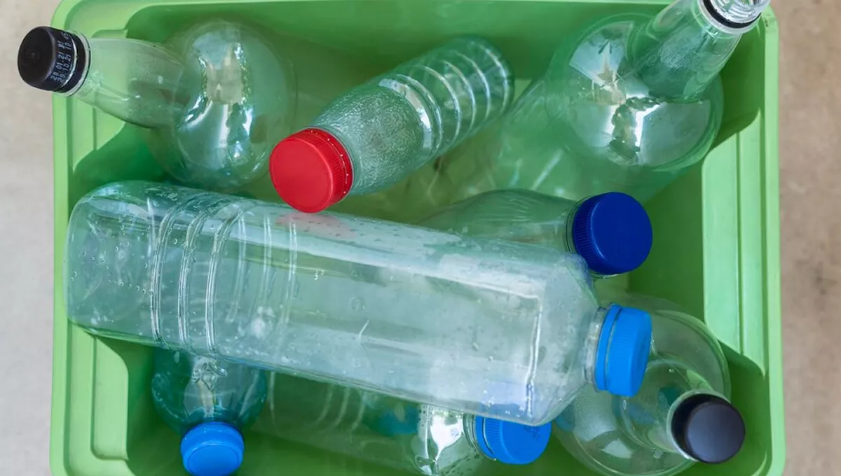 Botellas de plástico (Foto: Freepik)