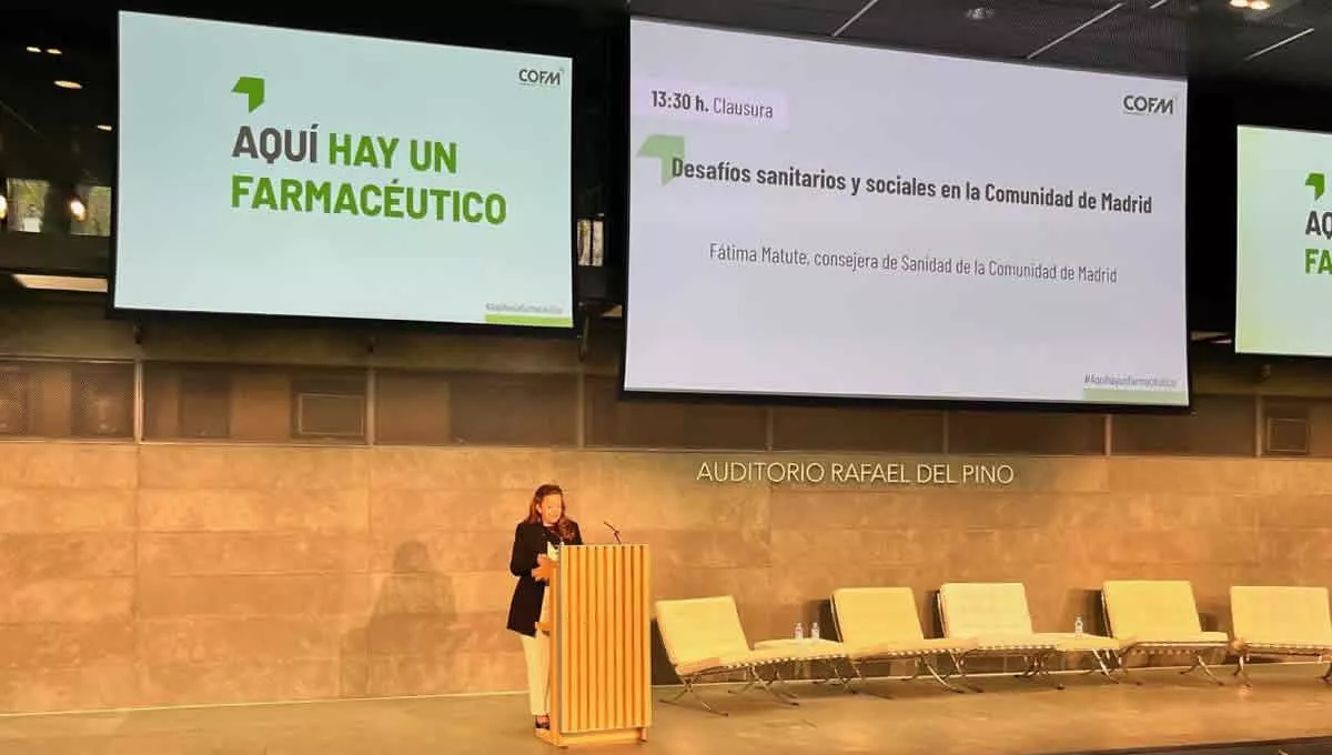Fátima Matute, la consejera de Sanidad de Madrid, clausurando la campaña de presentación de #Aquíhayunfarmacéutico (Foto. COFM) 