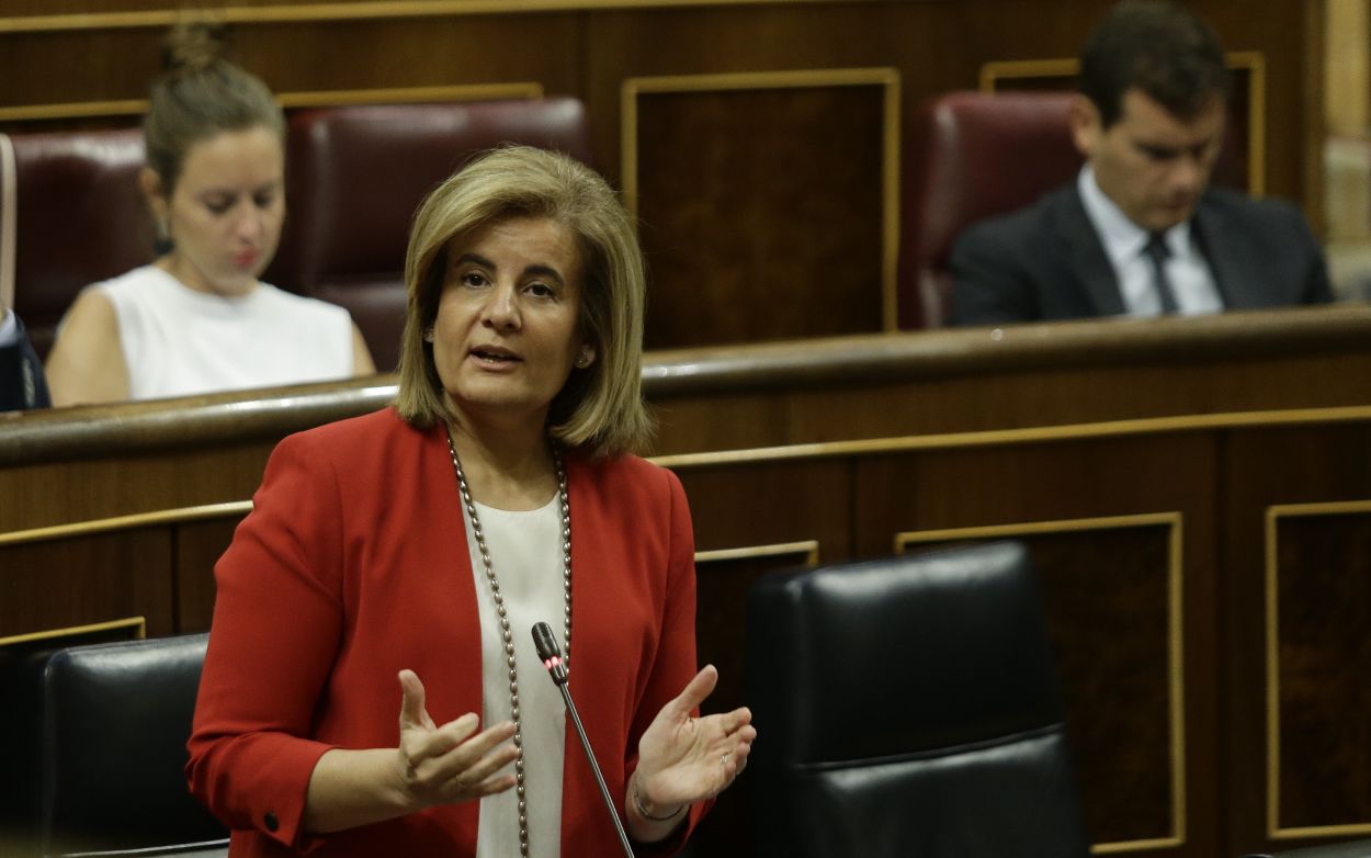 La ministra de empleo, Fátima Báñez, defiende que España lidera la creación de empleo a tiempo completo en Europa.