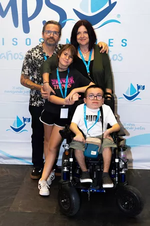 La familia de Ana Mendoza con su hijo con síndrome de Morquio (Foto. Cedida)