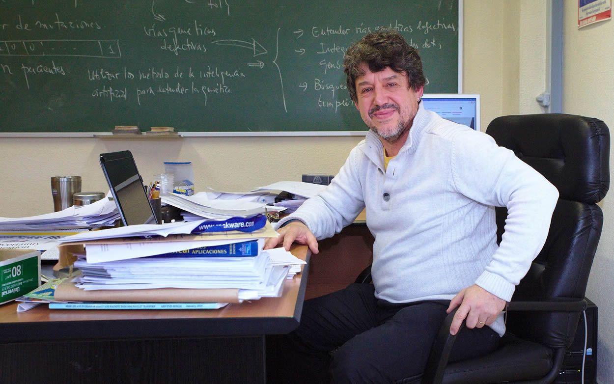  Juan Luis Fernández-Martínez, profesor de la Universidad de Oviedo, afirma que el descubrimiento de las sinergias de los genes permitiría llegar a las vacunas.