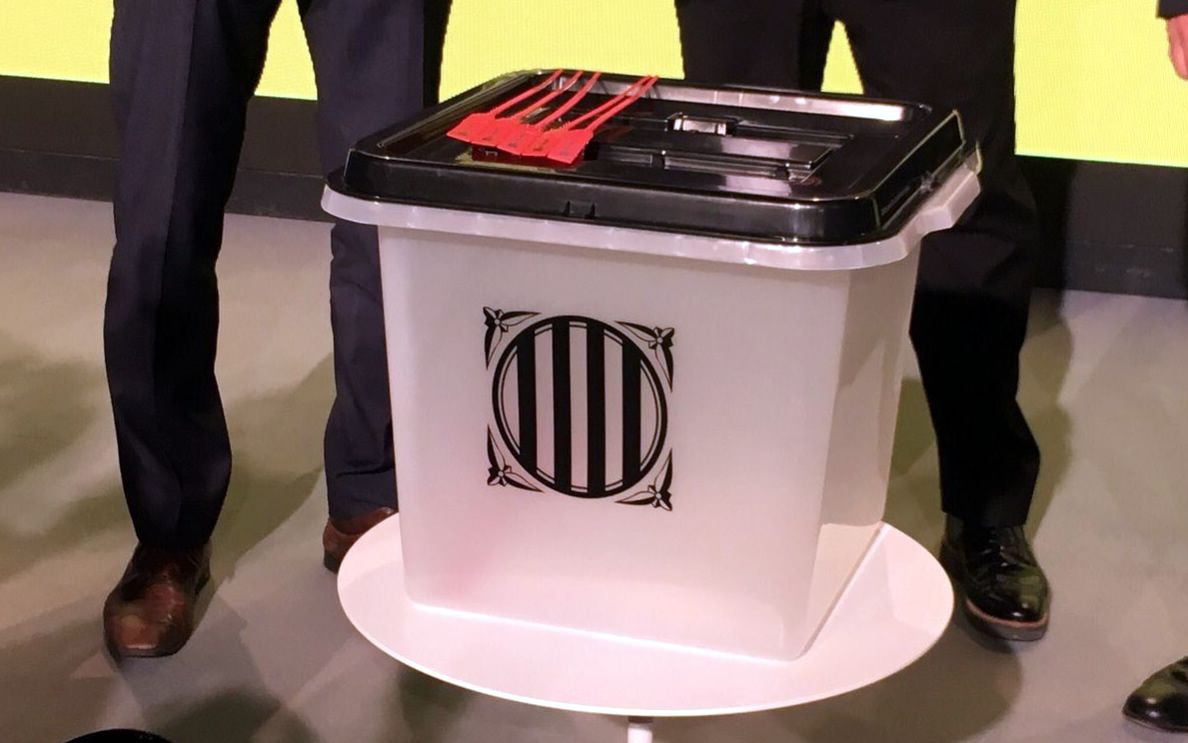 Una de las urnas presentadas por el Gobierno de la Generalitat de Cataluña.