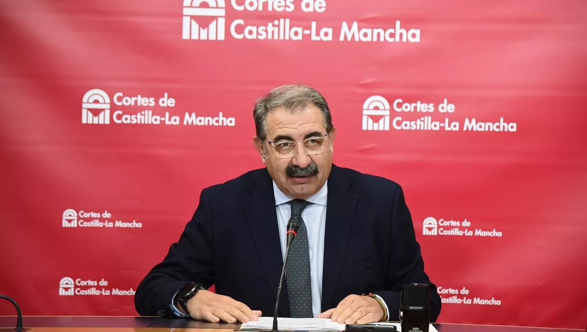 El consejero de Sanidad de Castilla La Mancha, Jesús Fernández Sanz, presenta los presupuestos. (EP)