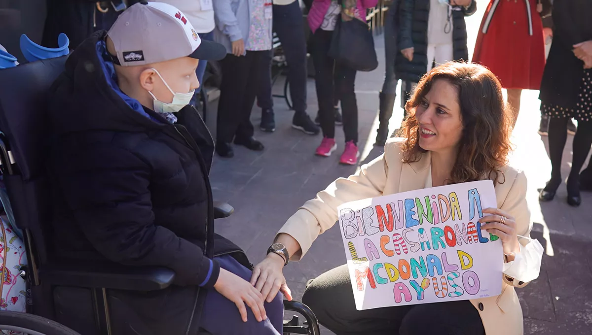 Ayuso visita la Casa Ronald McDonald que aloja a familiares de pacientes de toda España (foto: CAM)