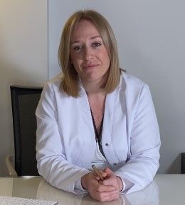 La Dra. Amira Alkourdi Martínez, popular en redes como @ginecologa