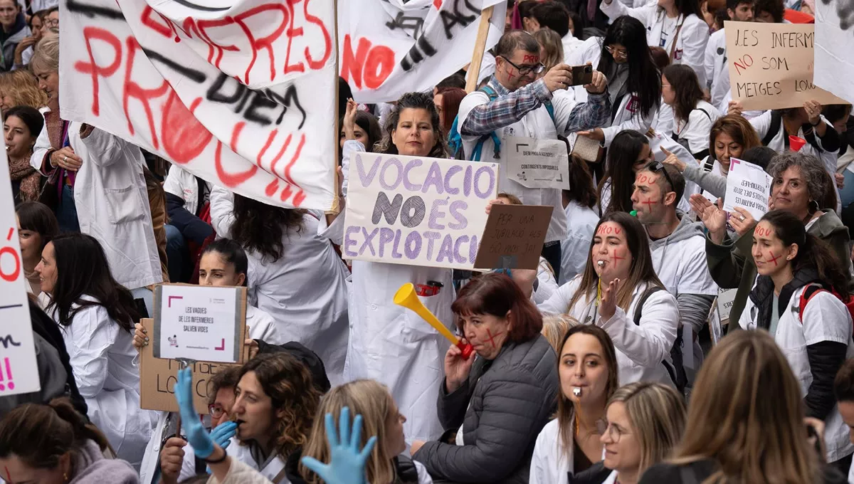 Enfermeras en una manifestación contra el III Acuerdo del Institut Català de la Salut. (Foto: EP/David Zorrakino)
