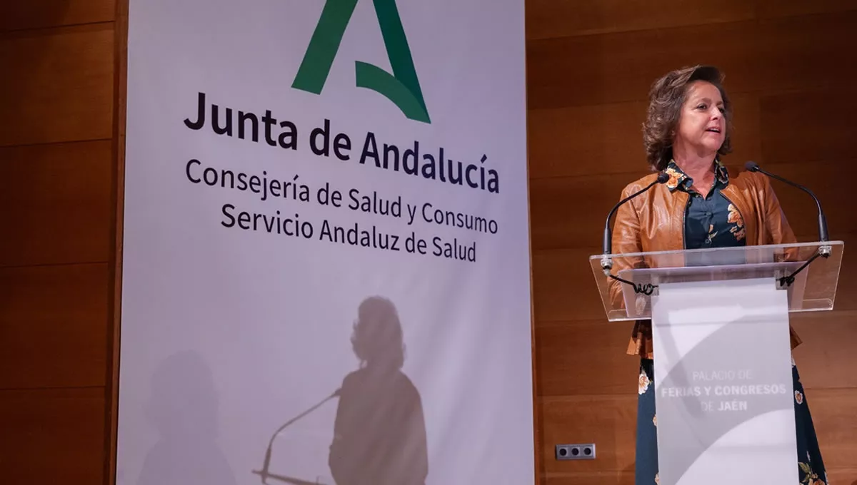 Catalina García en el homenaje a los profesionales jubilados en 2022 del Hospital Universitario de Jaén (foto: Consejería de Sanidad)