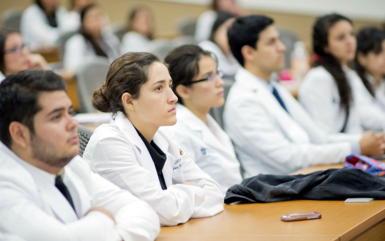 Los estudiantes de Medicina aprueban de media el 90% de los créditos de los que se matriculan