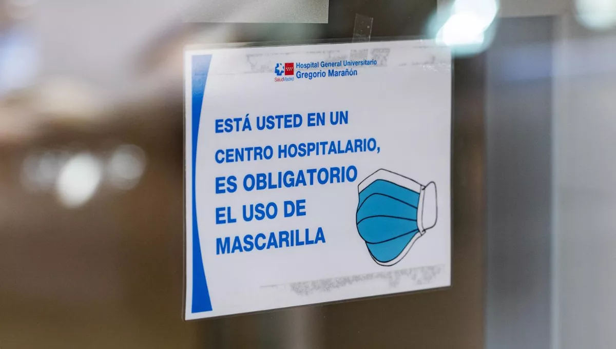 Cartel de uso de mascarilla en un hospital madrileño. (EP)