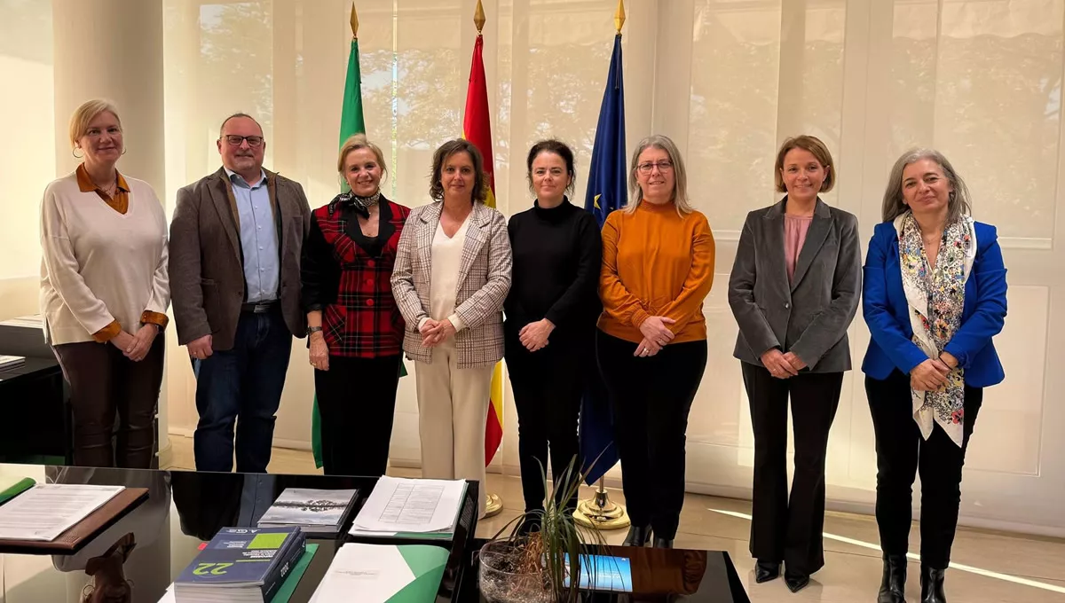 La consejera de Salud y Consumo, Catalina García, se reúne con el Colegio Profesional de Podólogos de Andalucía. (Foto: EP/JUNTA DE ANDALUCÍA)