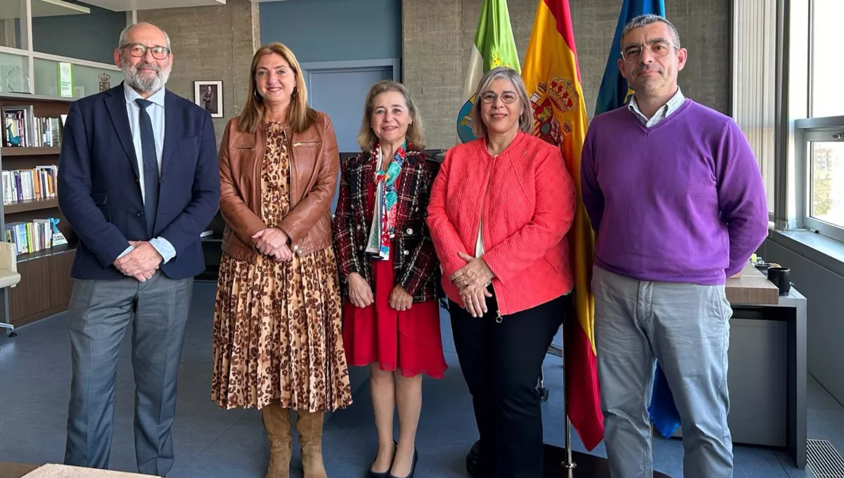 Firma de un convenio entre la Consejería de Educación y el Colegio de Psicólogos de Extremadura. (Junta)