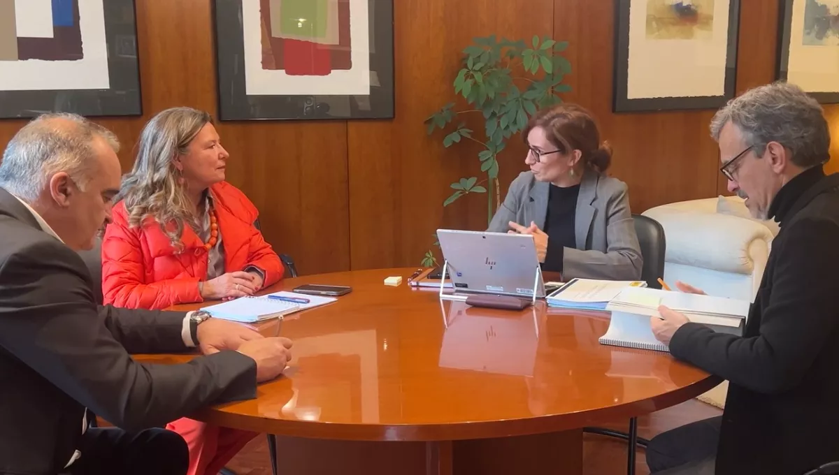 Reunión entre la ministra de Sanidad, Mónica García, y la consejera de Salud vasca, Gotzone Sagardui. (M.Sanidad)