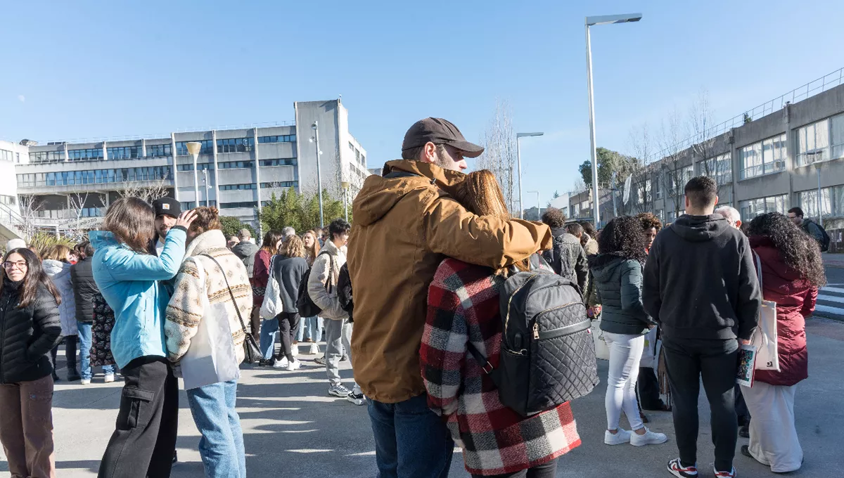 Aspirantes MIR justo antes de presentarse al examen en la Universidad del País Vasco (FOTO: UPV)