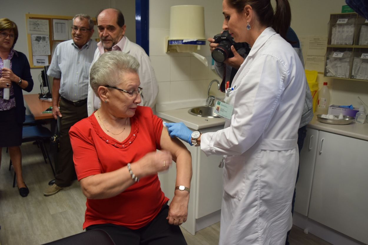 La vacunación durante varias temporadas en personas mayores tiene un alto efecto protector frente a las formas más graves de gripe