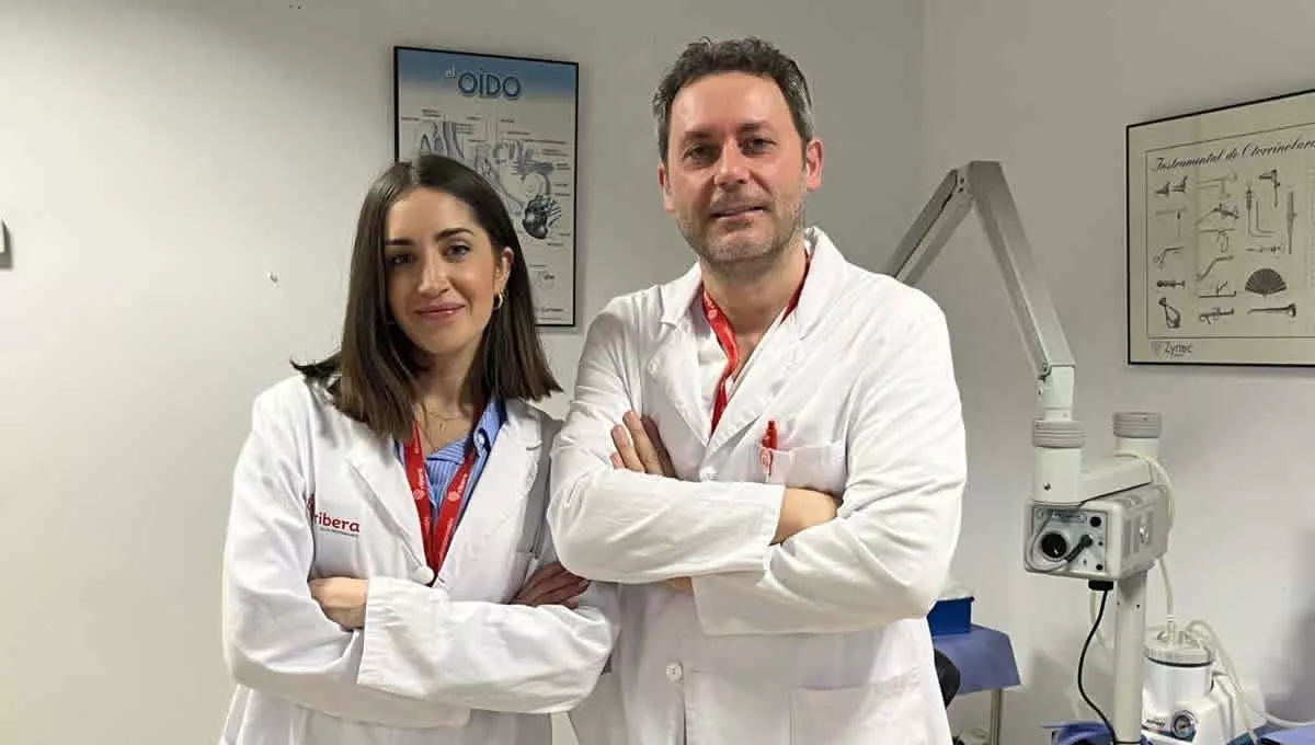 Paula Hernández y Francisco J. Rodríguez, otorrinolaringólogos en el hospital Ribera Virgen de la Caridad (Foto: Ribera)