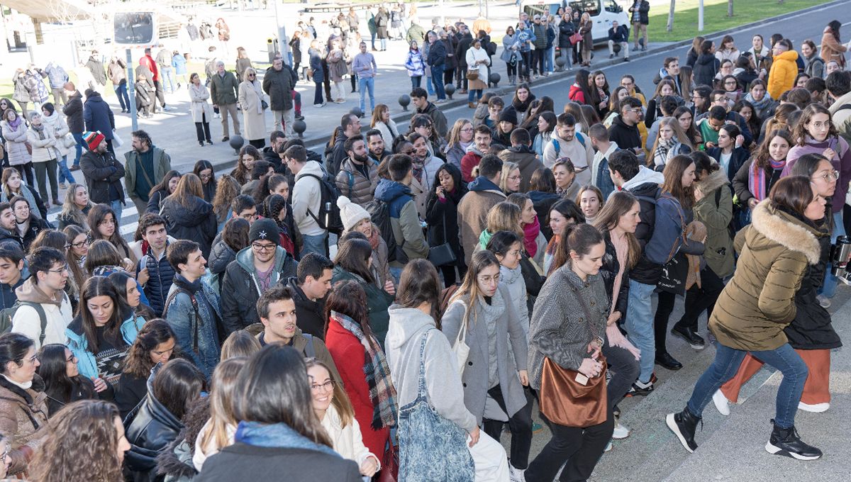 Aspirantes entrando al examen de Formación Sanitaria Especializada (FOTO: Universidad del País Vasco)