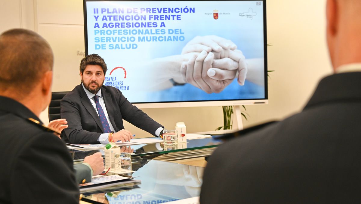 López Miras, en la presentación del II Plan de Prevención y Atención frente a Agresiones a Profesionales del Servicio Murciano de Salud (FOTO: Región de Murcia)