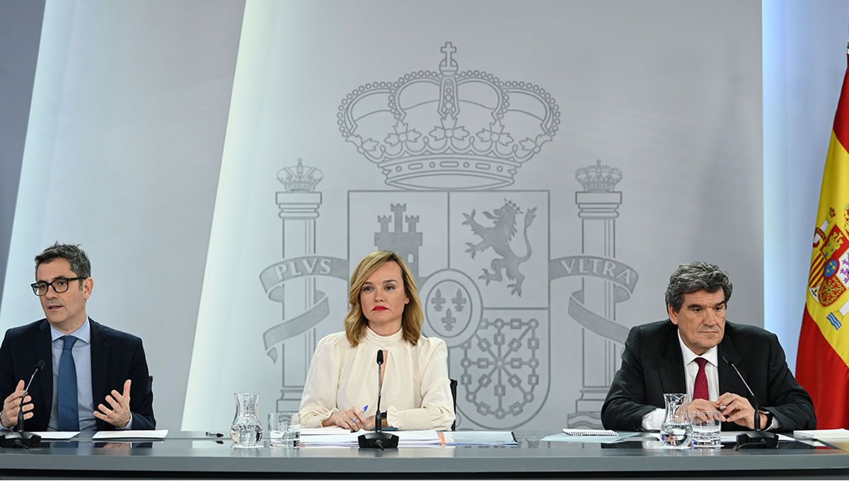 Félix Bolaños, Pilar Alegría y José Luis Escrivá en la rueda de prensa posterior al Consejo de Ministros