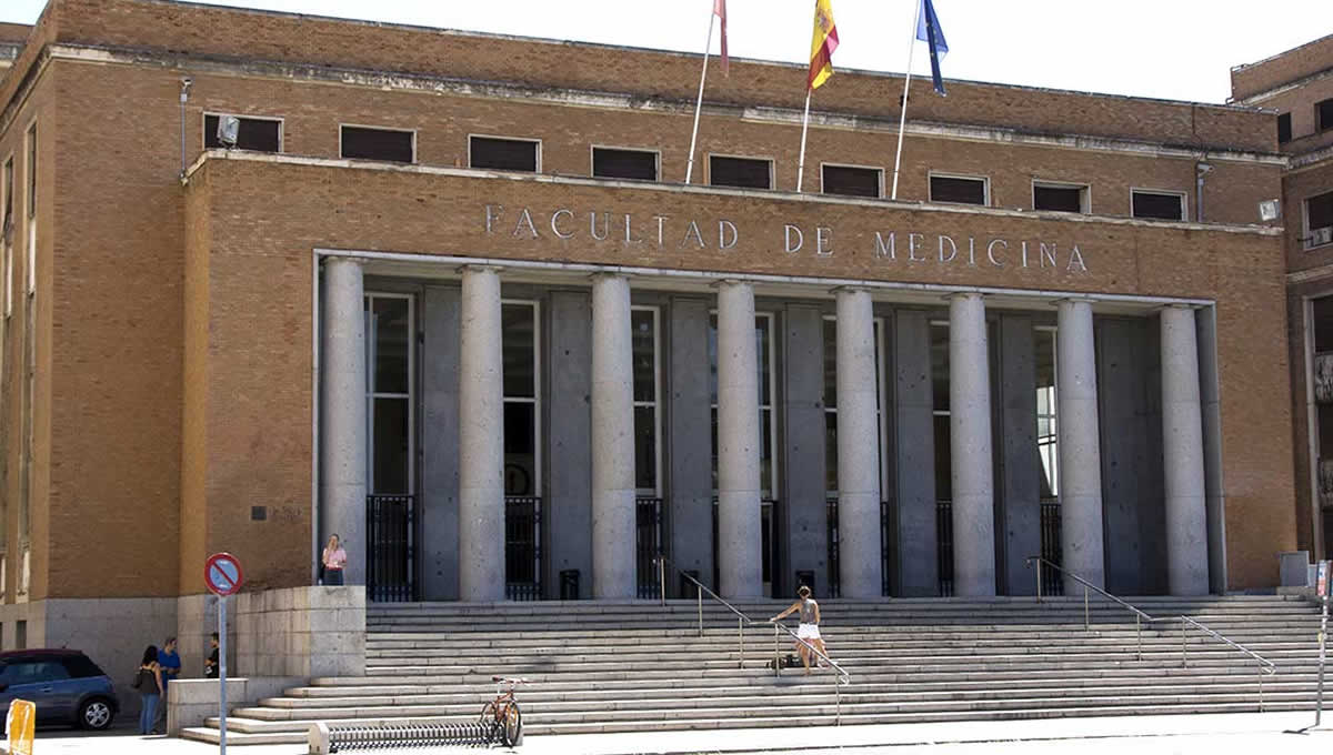 Facultad de Medicina de la Universidad Complutense de Madrid, que lidera el ranking de más egresados entre los 100 mejores presentados al MIR de 2024 (FOTO: UCM)
