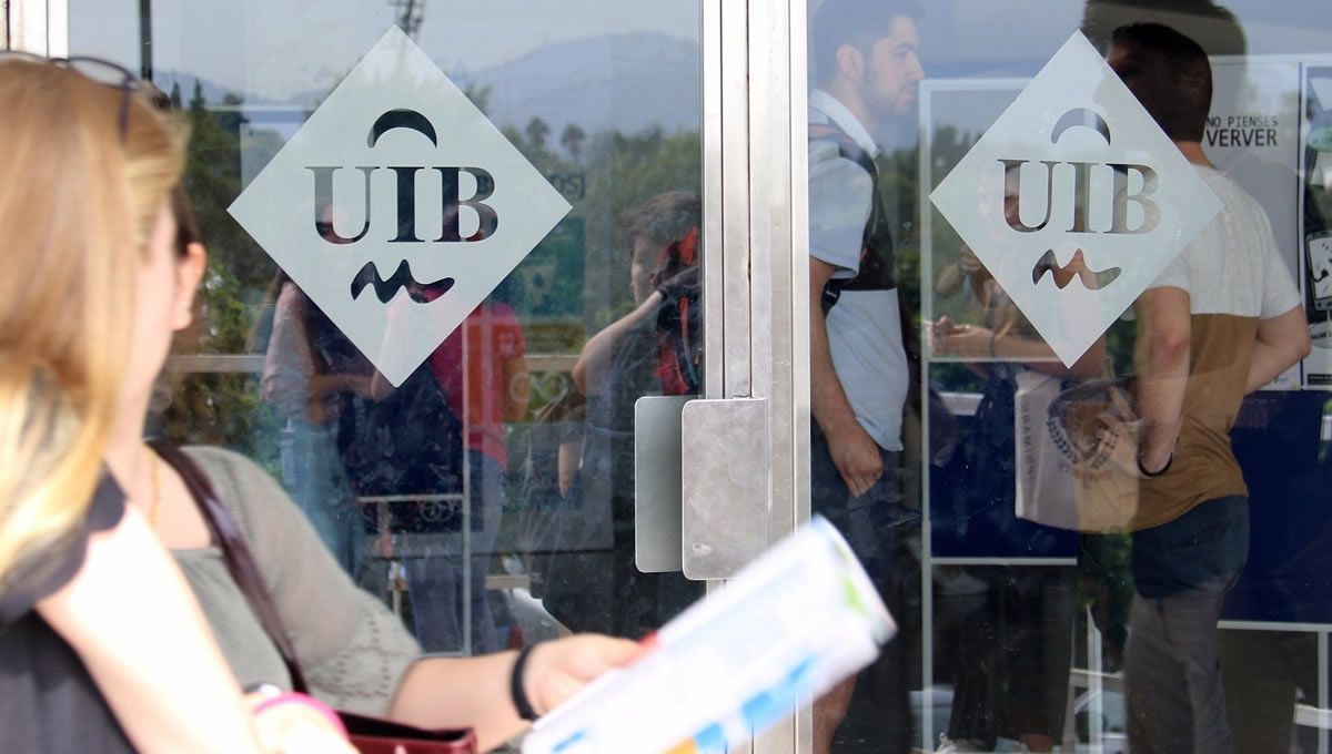 Puertas de la Universitat de les Illes Balears, donde el próximo curso arrancará el nuevo grado en Farmacia (FOTO: UIB)