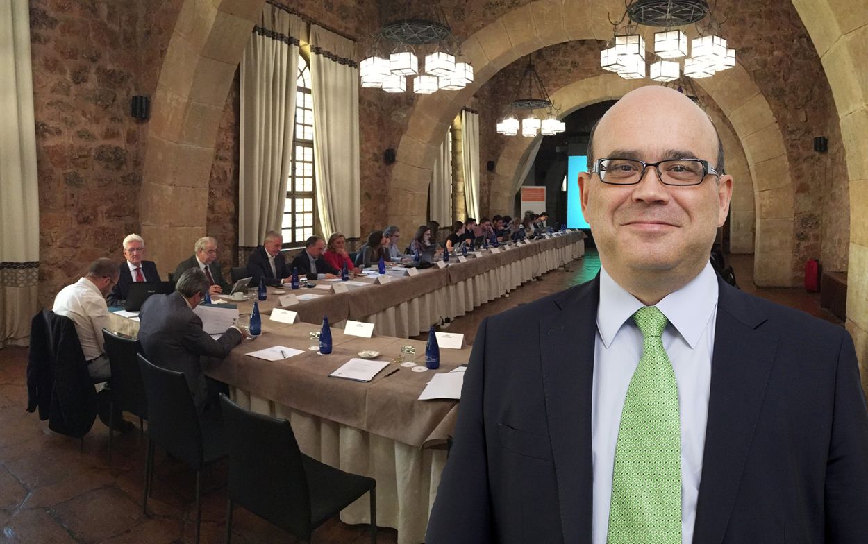 Javier Urzay, subdirector general de Farmaindustria, ha participado en el XIV Seminario Industria Farmacéutica y Medios de Comunicación.