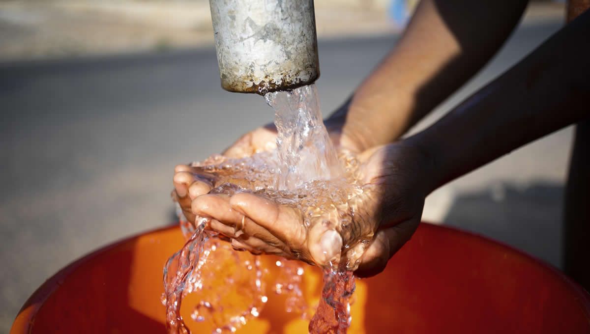 La OMS elabora directrices para ampliar el acceso a agua potable (Foto: Freepik)