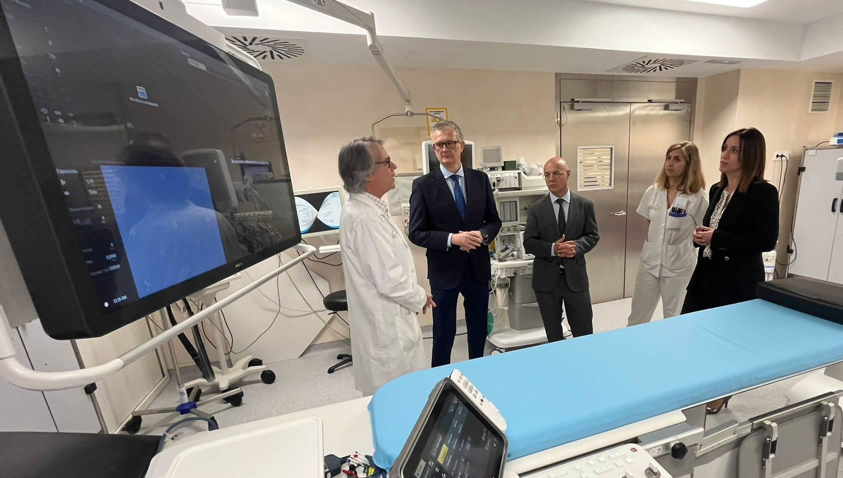 El consejero de Salud de Murcia, Juan José Pedreño, visita la nueva Unidad de Electrofisiología del hospital Morales Meseguer