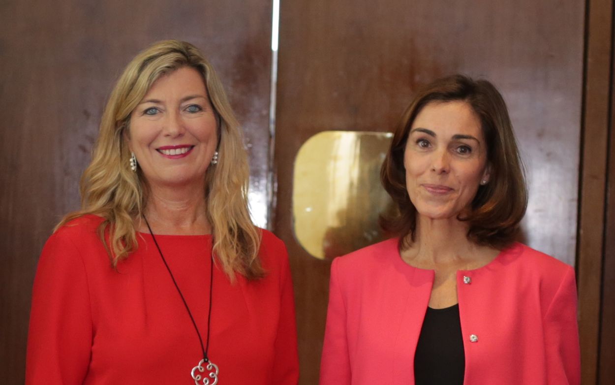 La consejera de Salud de Baleares, Patricia Gómez, y la directora general de Otsuka España y Portugal, Concha Caudevilla.