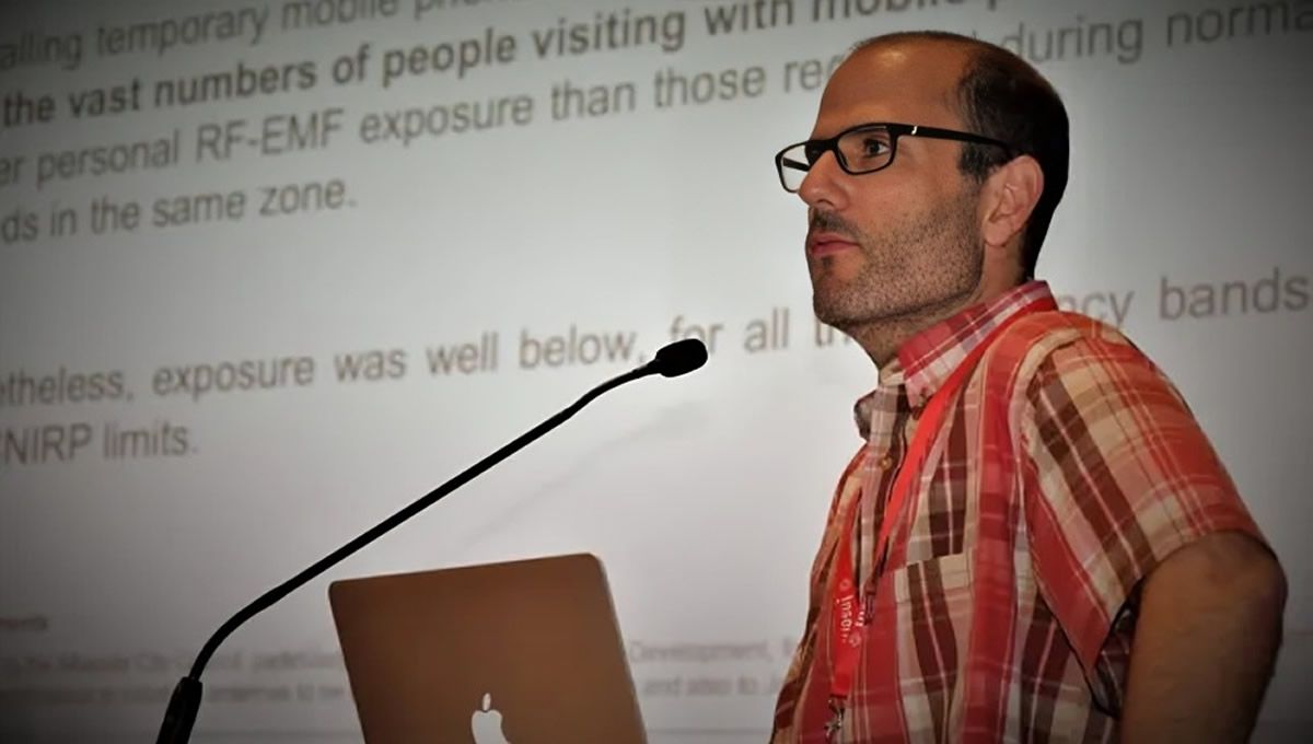 Alberto Nájera, investigador del informe sobre la exposición a radiofrecuencias y su efecto en la salud. (Foto: Radiandando)
