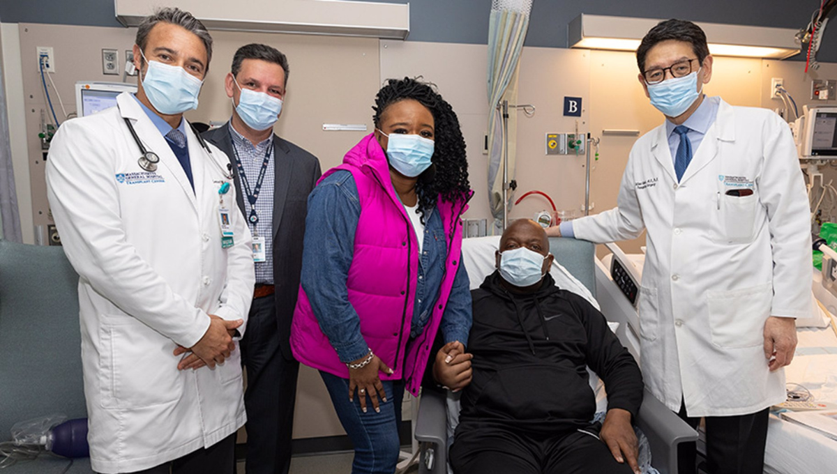Rick Slayman, junto a su equipo médico. (Foto: Hospital General Massachusetts)