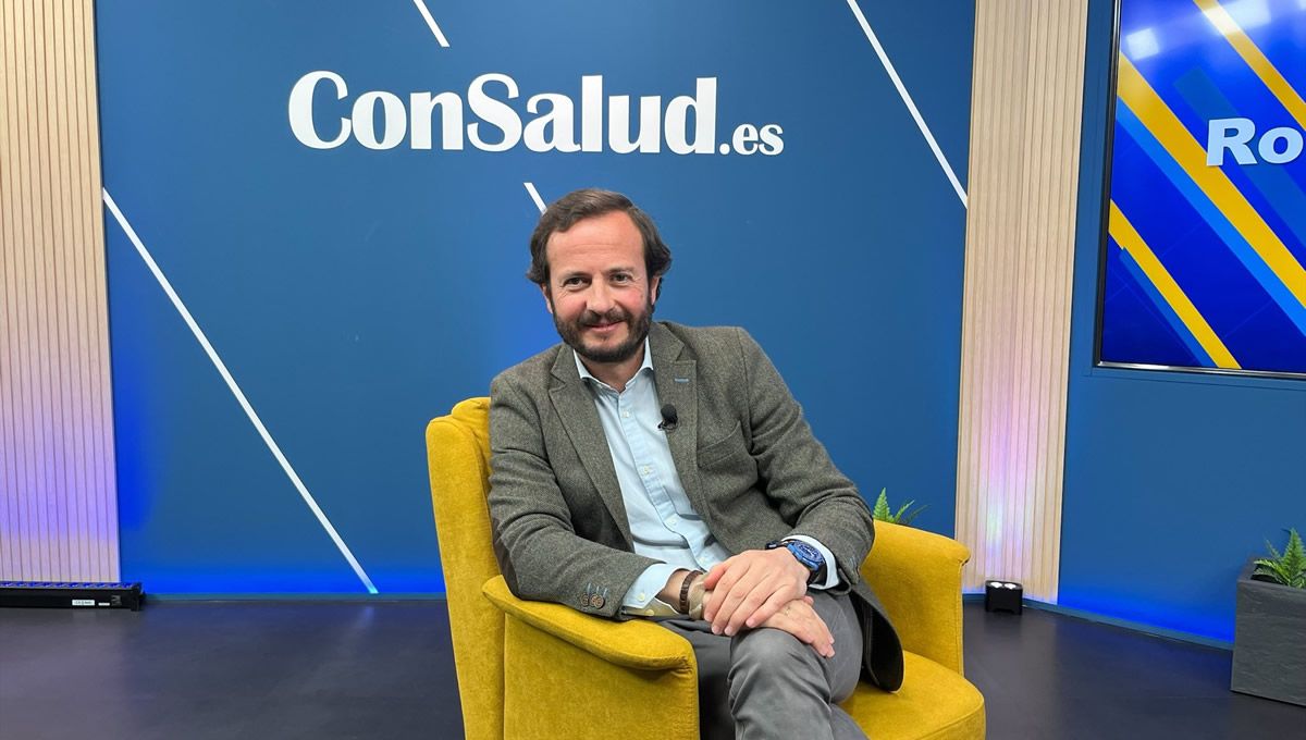 Roberto Criado, Country Manager Iberia Reig Jofre, durante una entrevista en ConSalud TV (Foto. ConSalud)