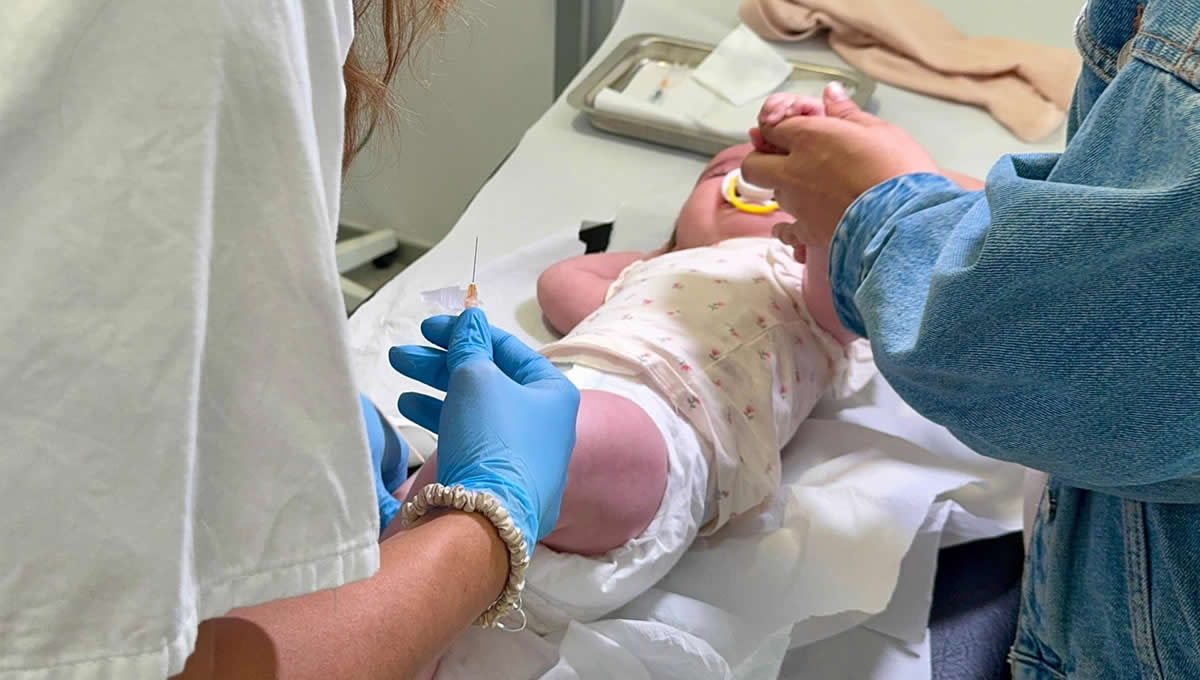 Un bebé recibiendo la vacuna (Foto: Europa Press)