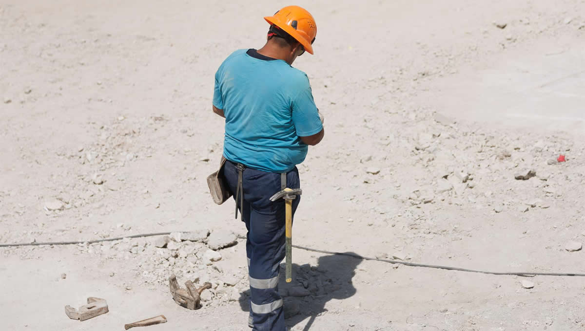 Un obrero durante la construcción de una obra (Foto: Europa Press)