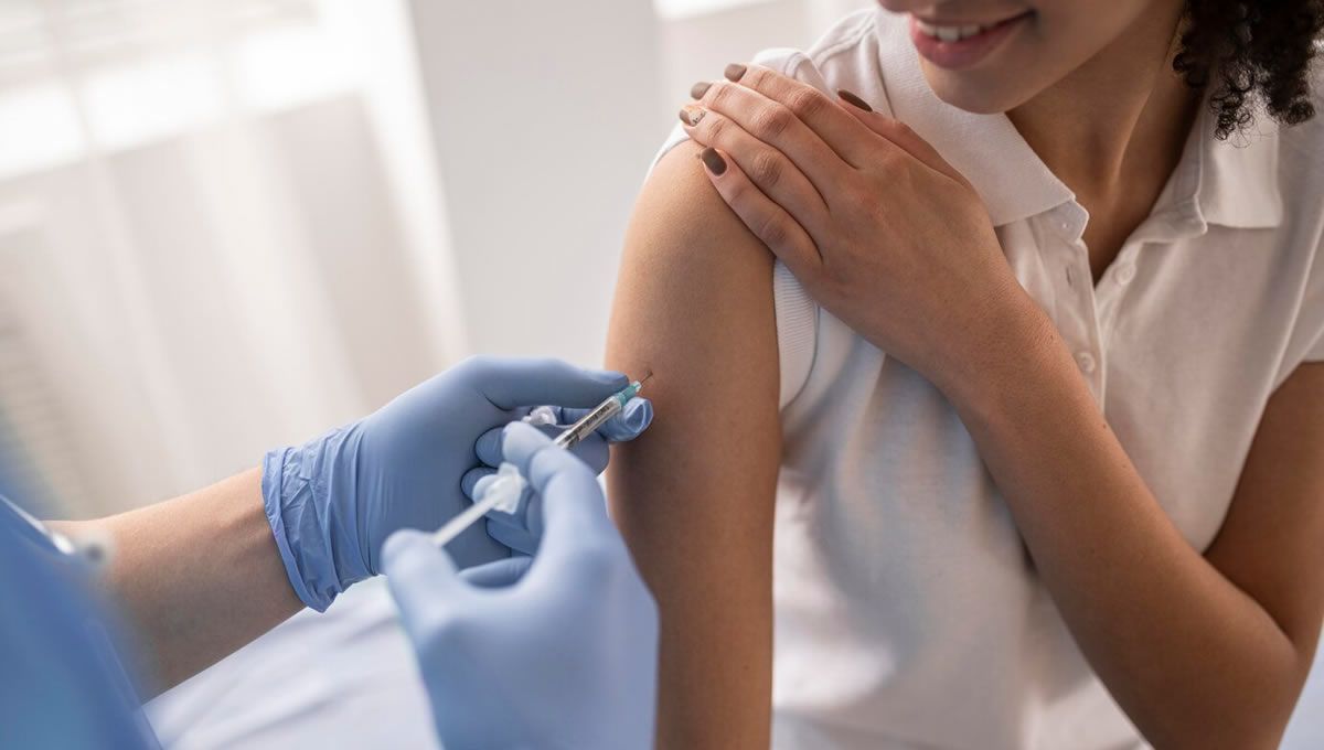 Vacuna del herpes zóster a una persona con diabetes. (Foto: Freepik)