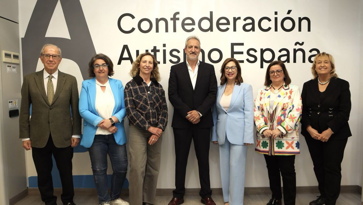 Nuevo presidente Confederación Autismo España, Pedro Ugarte, con el resto de la junta directiva (Foto: Autismo)