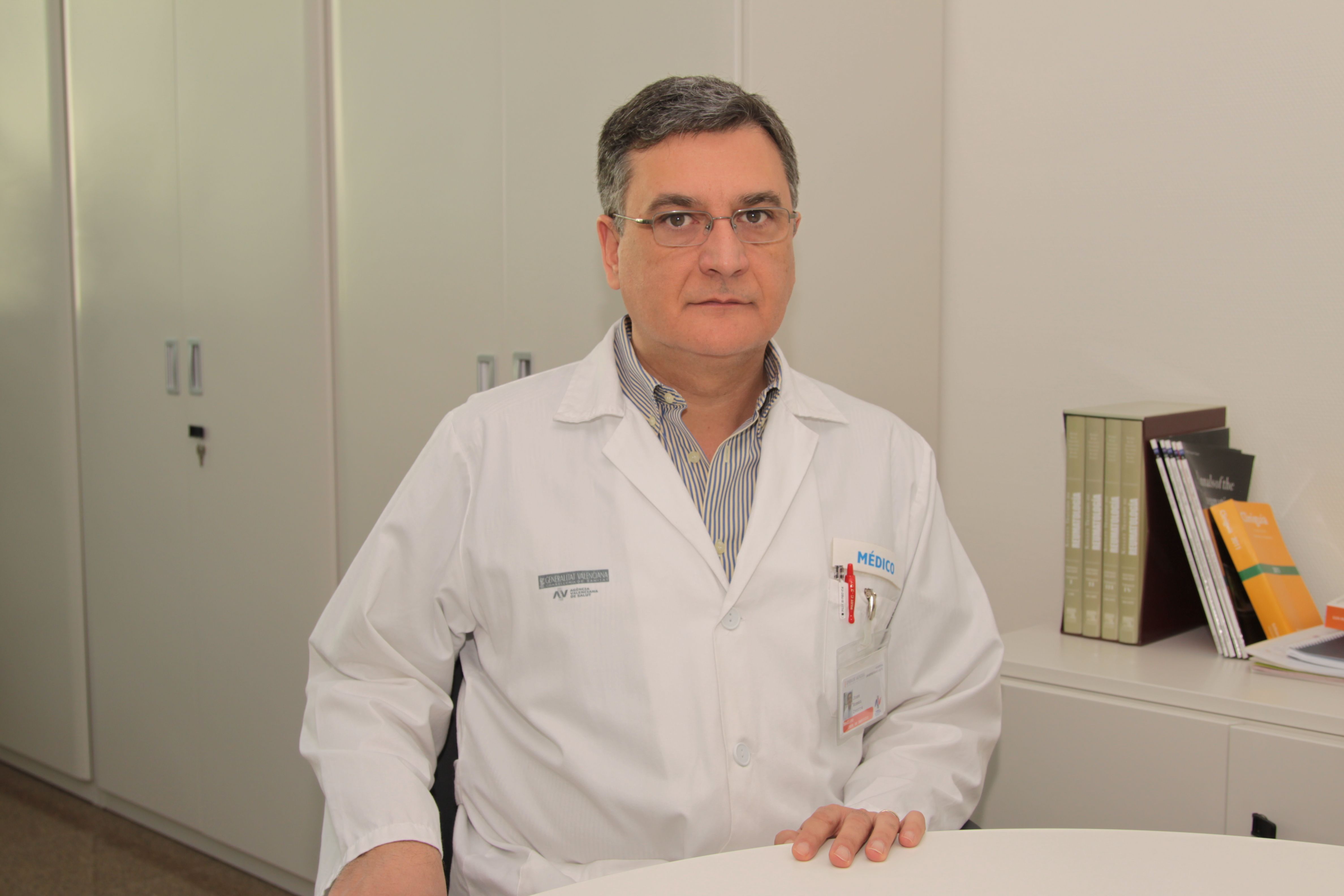 José Andrés Román Ivorra, jefe de Servicio de Reumatología del Hospital Universitario La Fe de Valencia. (Foto: Cedida a ConSalud.es)