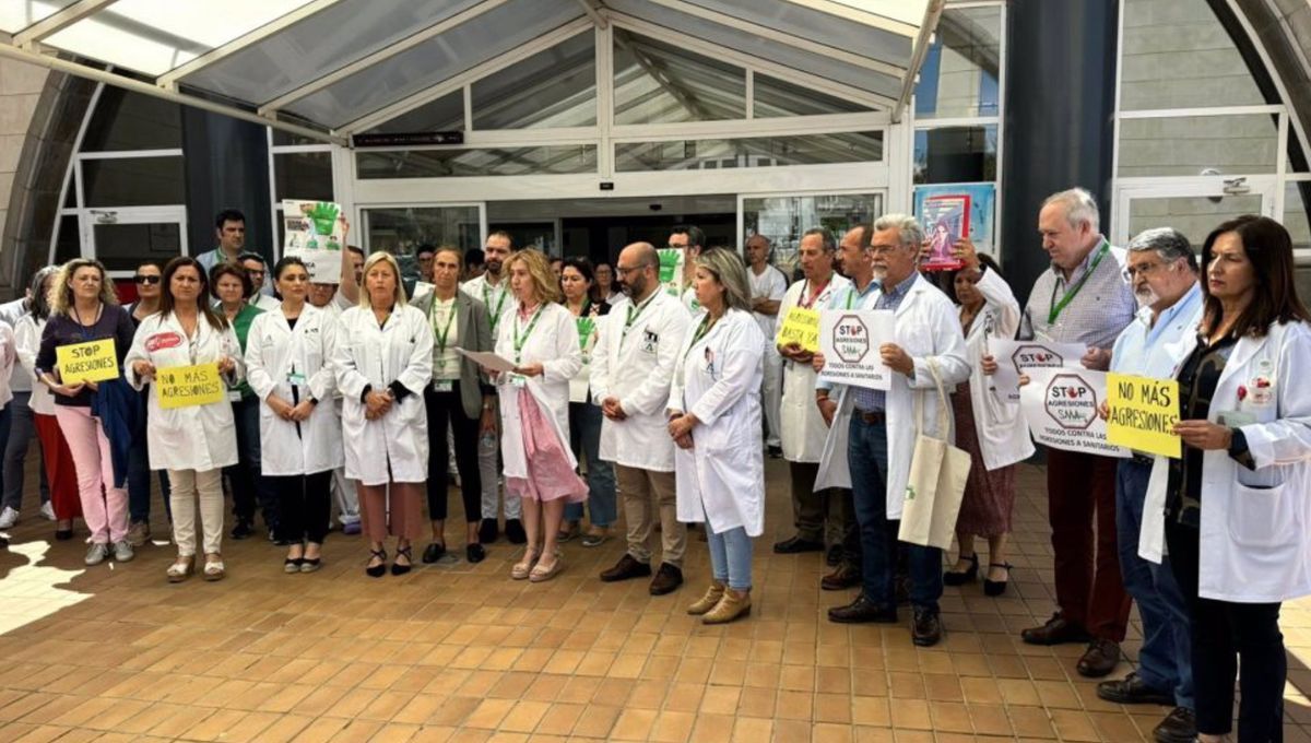 Concentración en el Hospital de Osuna en protesta ante dos agresiones sufridas por personal médico de Atención Primaria (Fuente: Sindicato Medico de Sevilla)