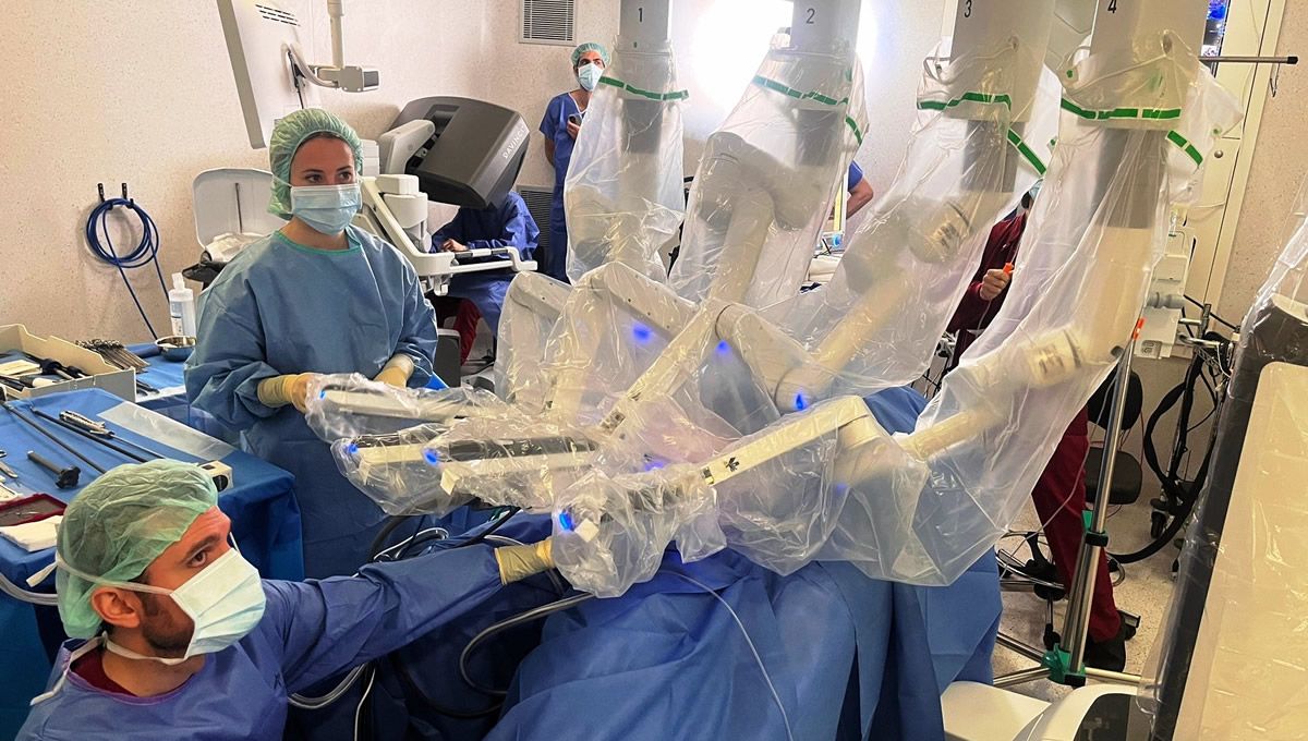 Primera intervención bariátrica con cirugía robótica en Cataluña (Foto: Hospital Universitari Bellvitge)