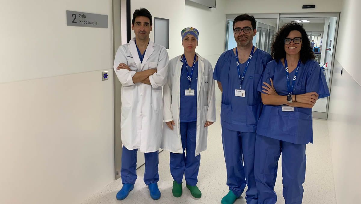 Dr. Gallardo, Dr. Pablo Moreno, Dra. Sofia Ortega y cirujana (Foto: Vithas Almería)