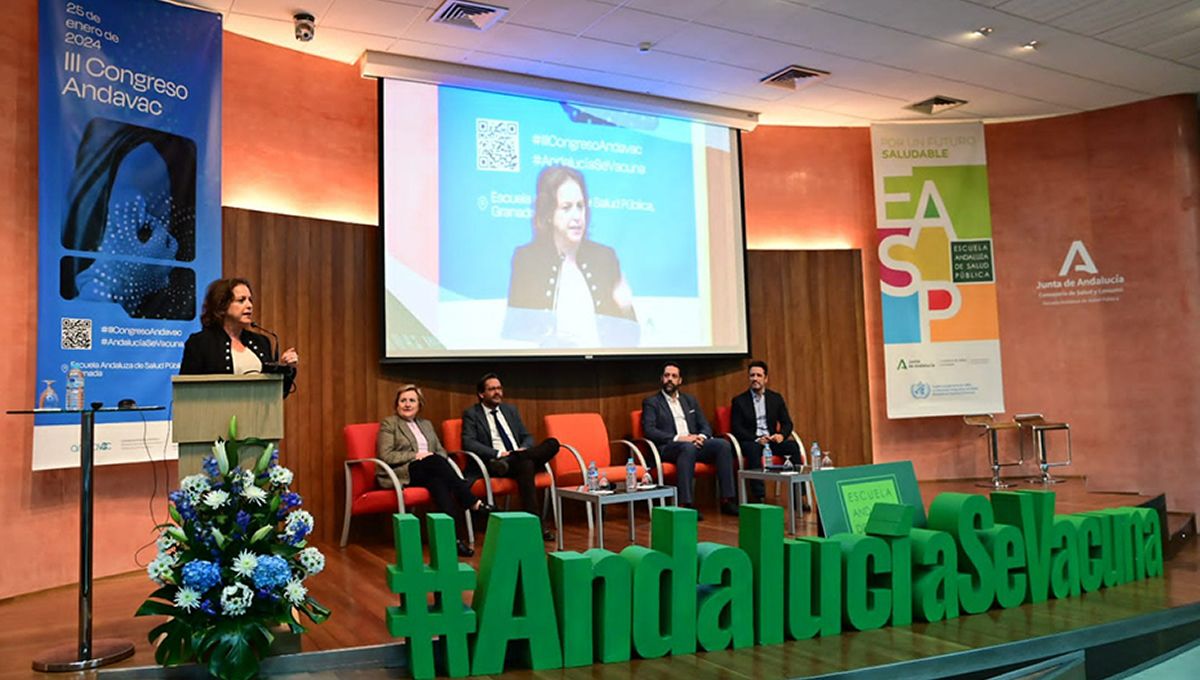 Catalina García en la inauguracíon del III Congreso de Vacunación de Andalucía (Andavac) en Granada (Foto. Junta de Andalucía)