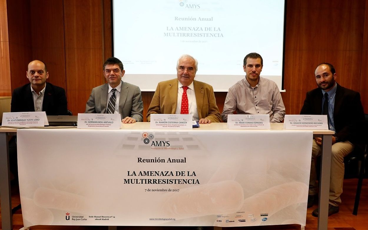 De izq. a der.: los doctores José Enrique Yuste, Germán Bou, Ramón Cisterna, Iñaki Comas e Ignacio Monedero.
