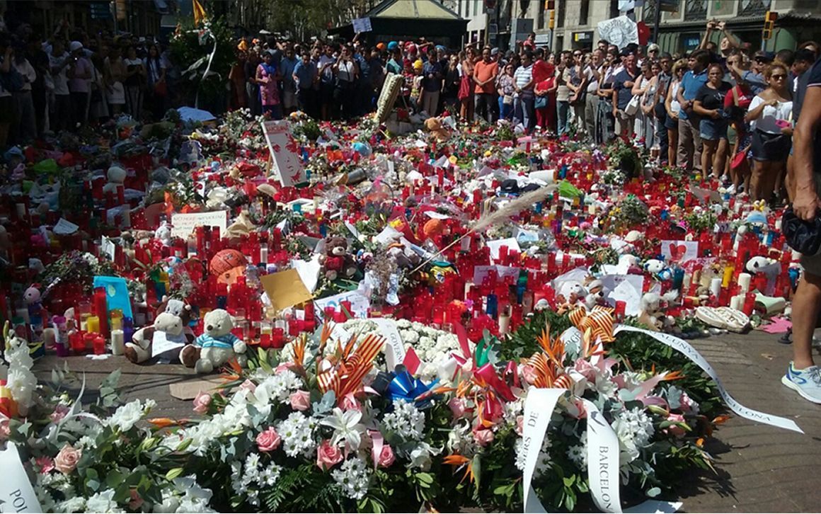 Imagen del Homenaje en La Rambla a los fallecidos en el atentado de Barcelona
