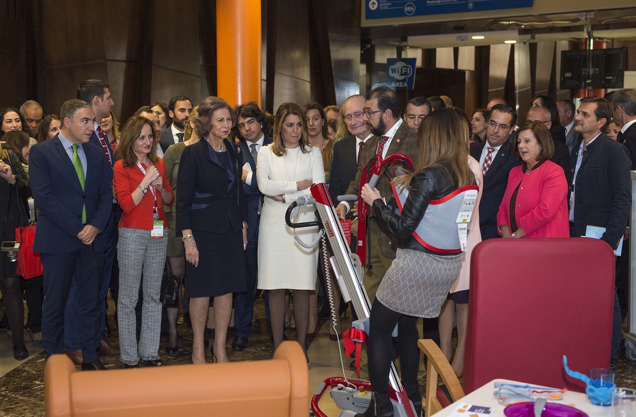 Susana Díaz y la reina Sofía, durante la visita al Congreso.
