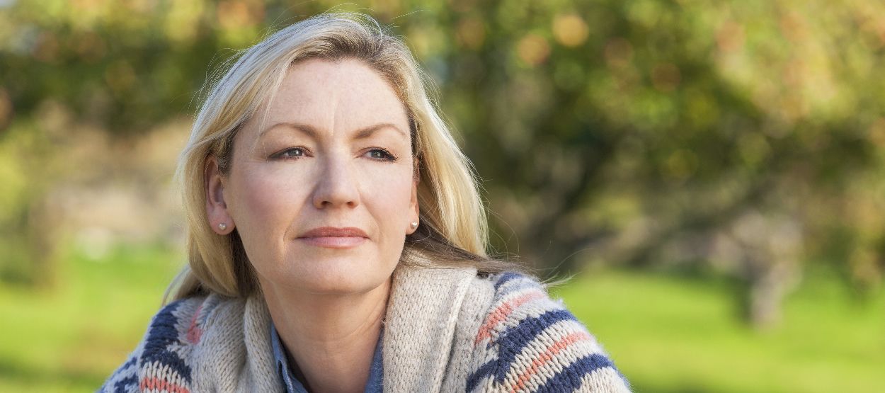 La menopausia es la etapa natural en la vida de la mujer en la que cesa su actividad ovárica